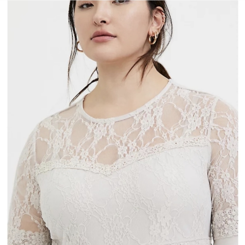 🎉 Host Pick 🎉 Torrid Lace Bodice Bell Sleeved Top - Picture 4 of 12
